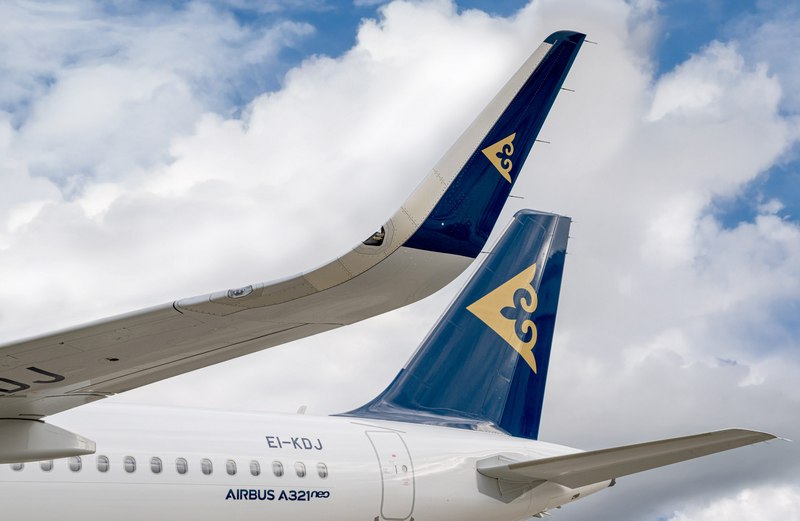Законцовка и киль самолета казахстанской авиакомпании Air Astana