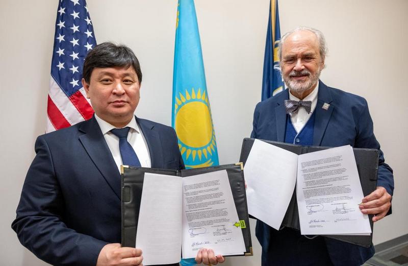 Казахстан и США договорились сотрудничать в области авиационного образования и науки