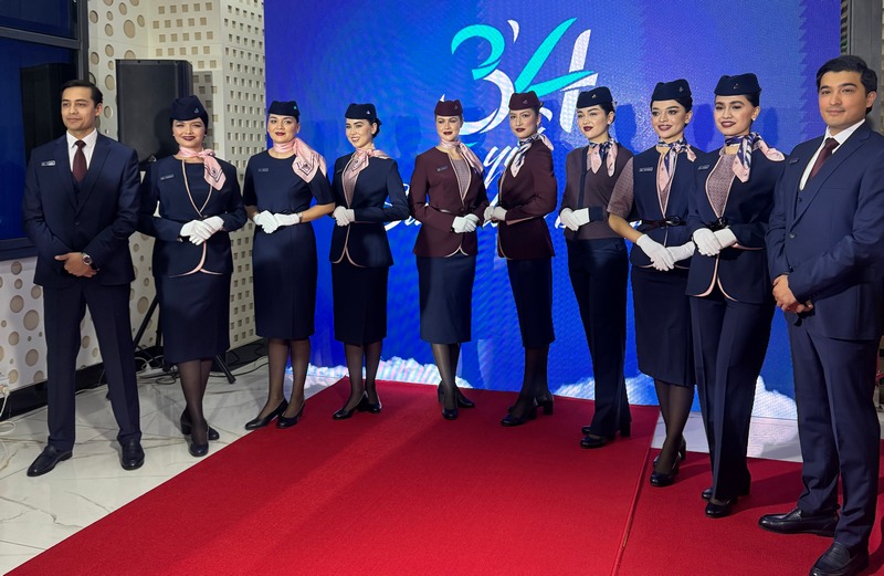 Новая униформа кабинного экипажа узбекского национального авиаперевозчика Uzbekistan Airways