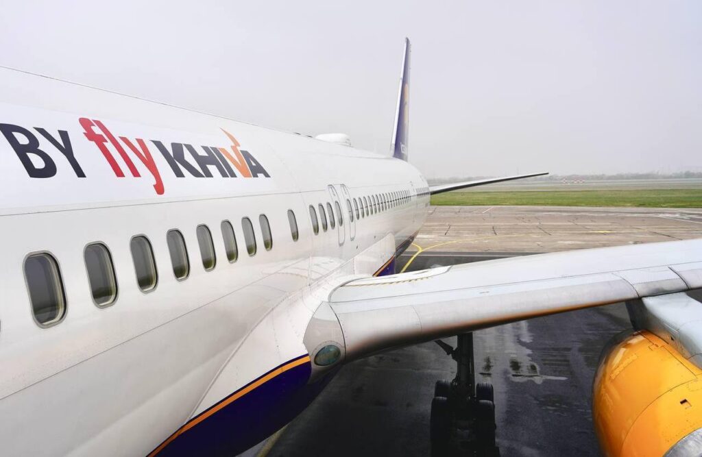 самолет Boeing 757-300 узбекской авиакомпании Fly Khiva