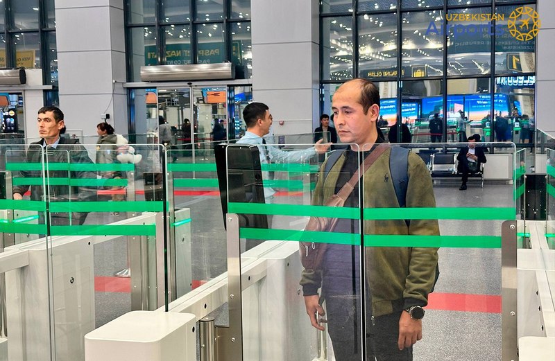 турникеты e-Gates на прилете в аэропорту Ташкент (Узбекистан)