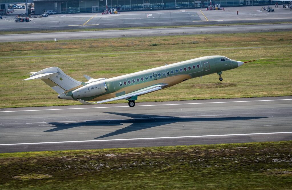 Бизнес-джет Dassault Falcon 10X совершил первый полет