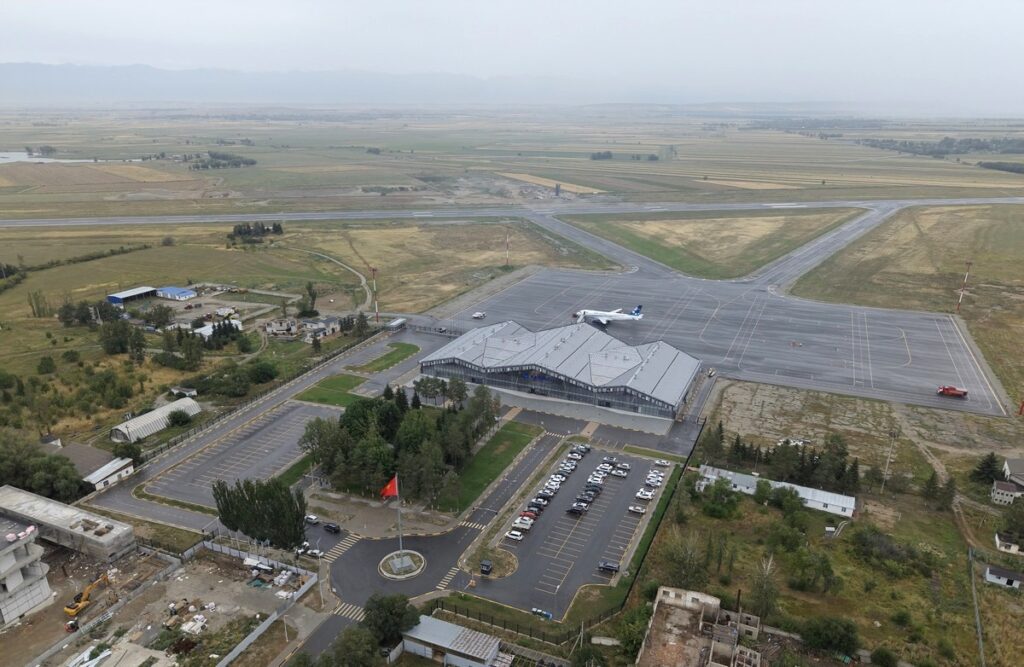 Первая посадка магистрального самолета A320 в аэропорту Каракол