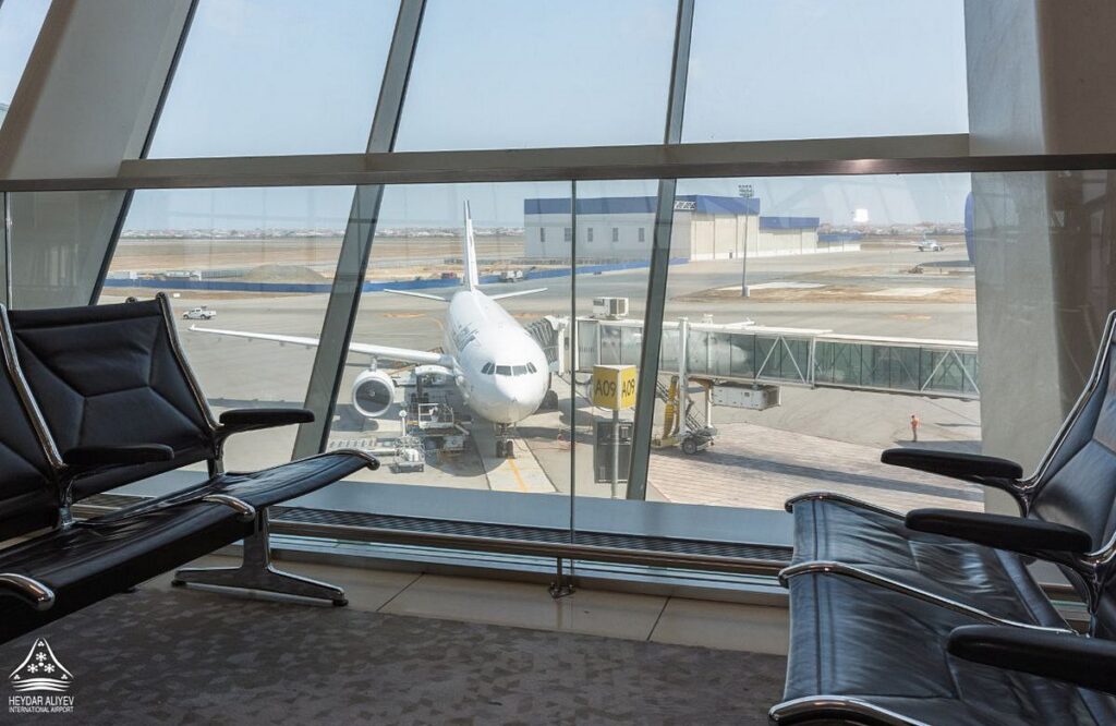 Самолет авиакомпании Iran Air в аэропорту Баку