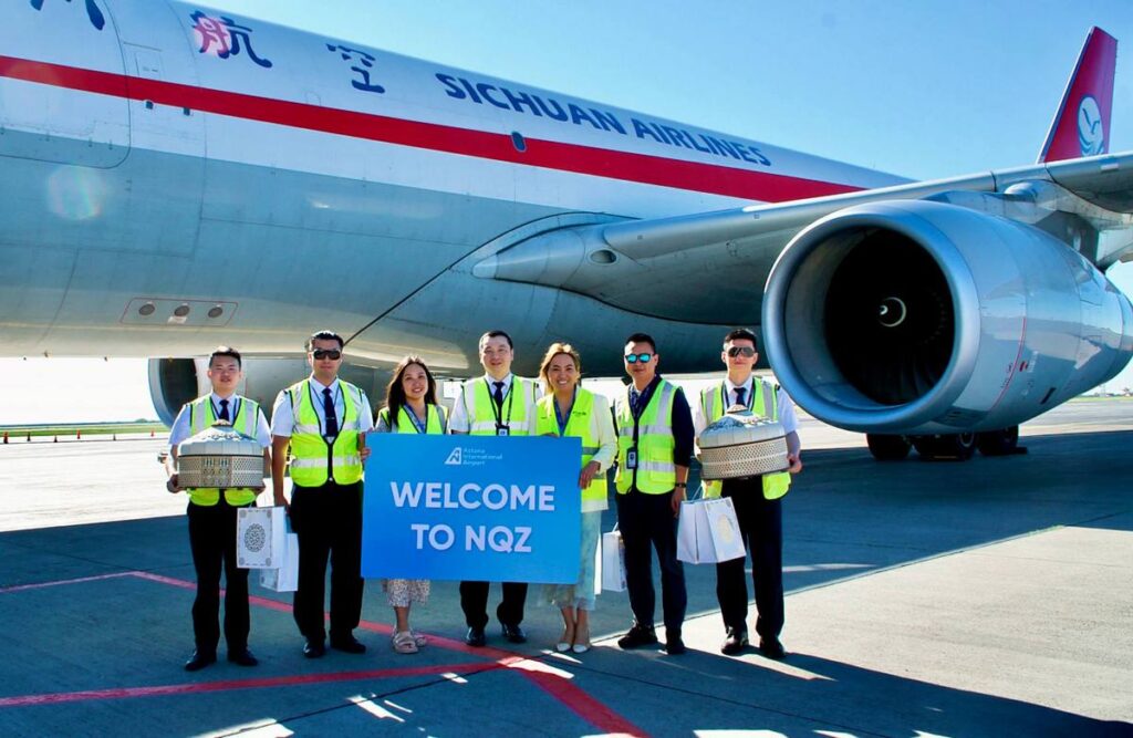Первый грузовой рейс китайской авиакомпании Sichuan Airlines через Астану (Казахстан)