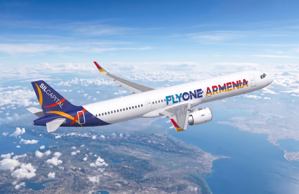 Изображение самолета Airbus A321neo в полете армянского лоукостера Flyone Armenia