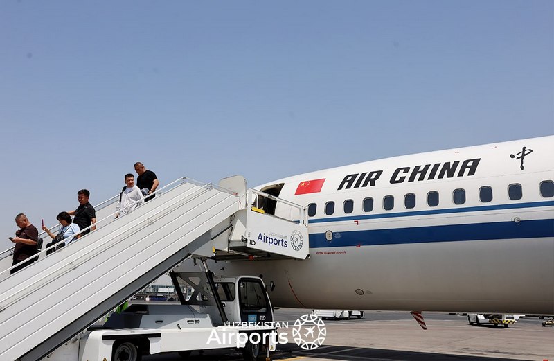 Passengers disembarking Air China 737 aircraft at Tashkent airport in Uzbekistan